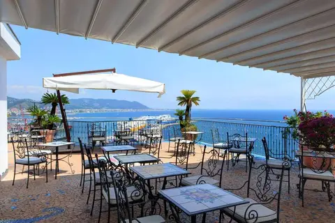 Lloyd's Baia Hotel in Vietri sul Mare — foto 5