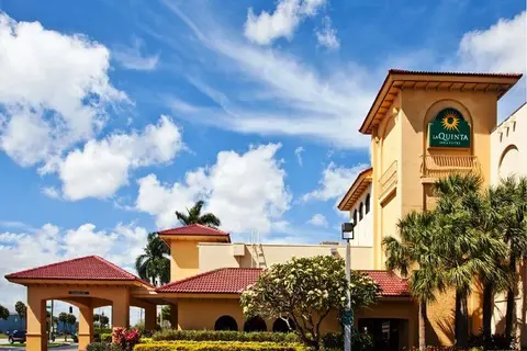 La Quinta Inn & Suites by Wyndham Ft Lauderdale Cypress Cr in Fort Lauderdale