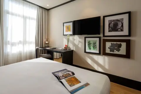 H10 Puerta de Alcalá in Madrid — foto 9