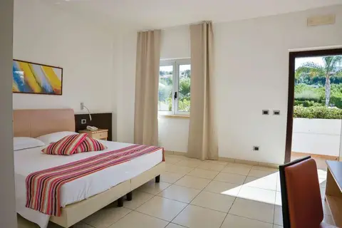 Scoglio Della Galea Resort & Spa in Ricadi, foto 3