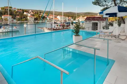 Hotel Milna Osam in Milna