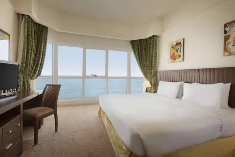 Ramada by Wyndham Beach Hotel Ajman in Ajman — foto 29