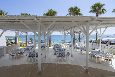 Constantinos The Great Beach Hotel in Παραλίμνι — foto 27