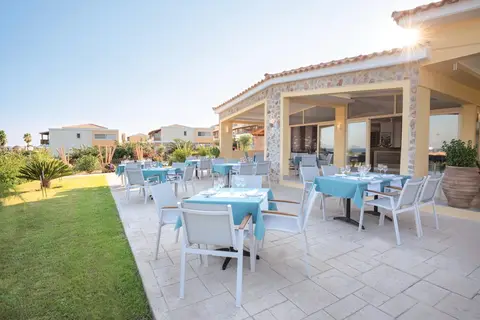 Grand Blue Beach Hotel in Καρδάμαινα — foto 19