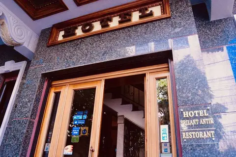 Brilant Antik Hotel in Tirana — foto 6