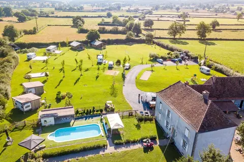 Camping La Maison Bornat in Versaugues