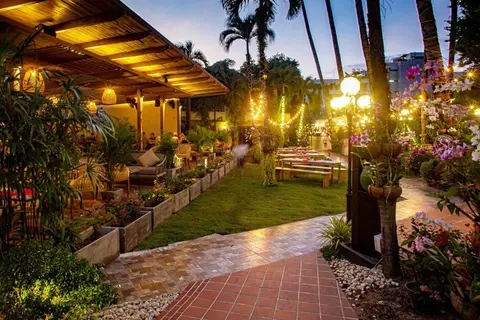Lokal Phuket in ตำบลป่าตอง — foto 4