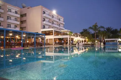 Queen's Bay Hotel in Paphos — foto 19