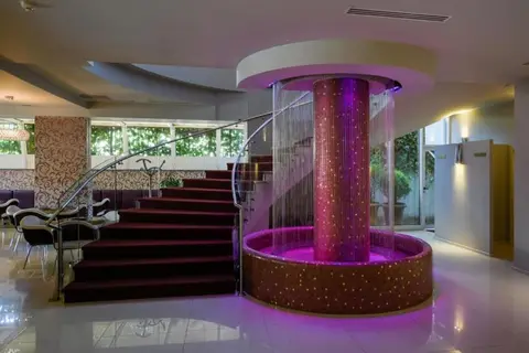 Sky Hotel in Tirana — foto 2