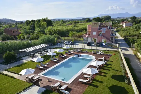 V Luxury Suites in Παλιούρι — foto 11