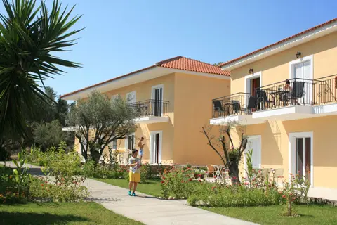 Pythos Studios & Apartments in Σβορωνάτα