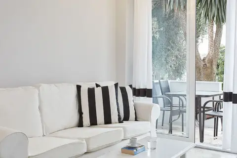 Mr & Mrs White Corfu in Αχαράβη — foto 17
