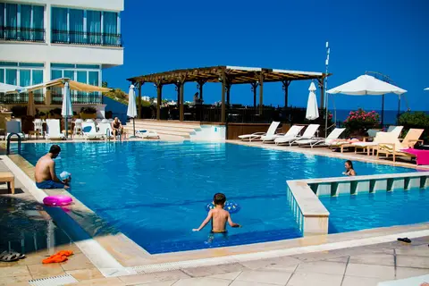 Ada Beach Hotel in Alsancak — foto 11