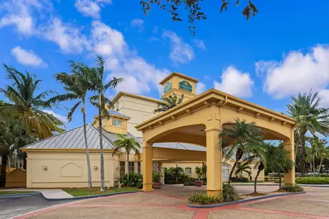La Quinta Inn & Suites by Wyndham Miami Airport West in Miami — foto 3
