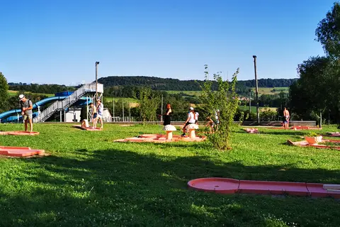 Camping Du Bois De Reveuge in Huanne-Montmartin — foto 29