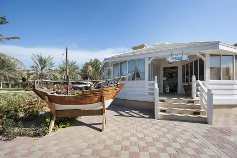 Al Hamra Village Hotel in Nando's — foto 20