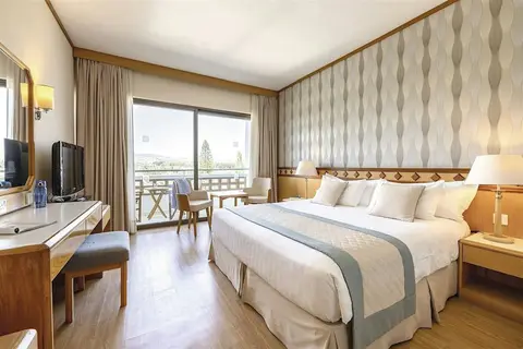Constantinou Bros Pioneer Beach Hotel in Paphos — foto 23