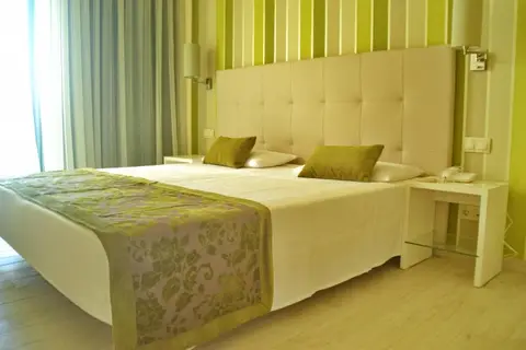Hotel Ouril Julia in Santa Maria — foto 8