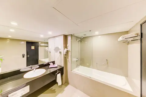 Cinnamon Lakeside Colombo in Colombo — foto 17