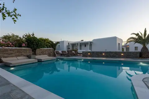 Manos in Νάουσα — foto 24