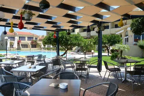 Summerland Hotel & Bungalows in Ιαλυσός — foto 5