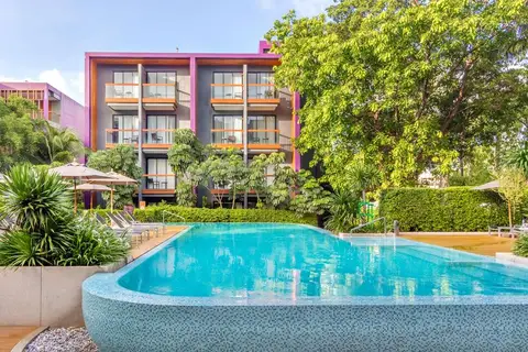 Holiday Inn Express Phuket Patong Beach Centr in ตำบลป่าตอง
