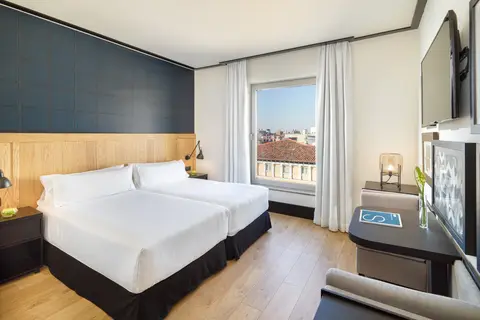 H10 Puerta de Alcalá in Madrid — foto 29