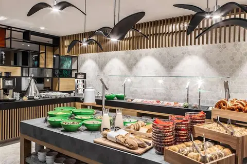 Holiday Inn Munich - Leuchtenbergring in München — foto 8
