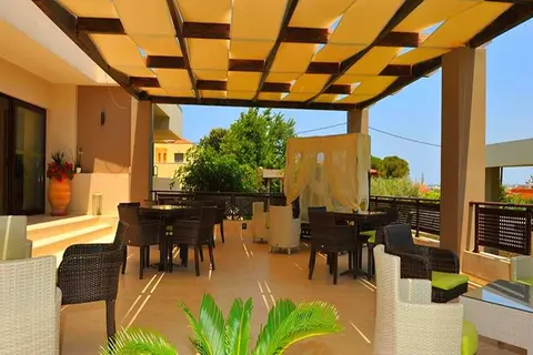Santa Helena in Ιαλυσός — foto 19