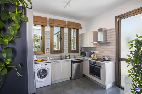 Chris Le Mare Luxury Villa in Paralimni — foto 7