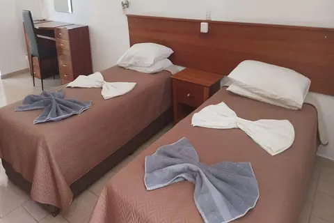 Coliseum Studios & Apartments in Πεύκοι — foto 20