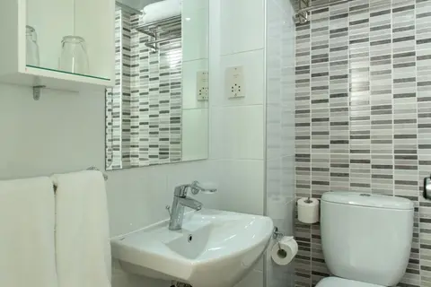 Kapetanios Bay Hotel in Παραλίμνι — foto 30