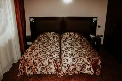 Elysee Hotel in Tirana — foto 3