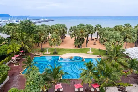 Ravindra Beach Resort & Spa in นาจอมเทียน