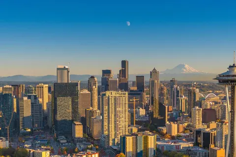 Volcanic Peaks to Sparkling Shores foto 9