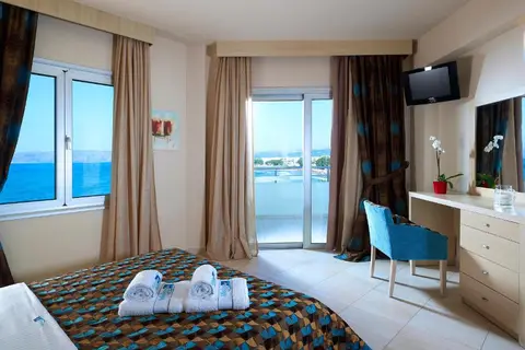Molos Bay in Kissamos — foto 20