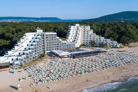 Slavuna Beach in Оброчище — foto 18