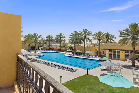 Al Hamra Village Hotel in Nando's — foto 2