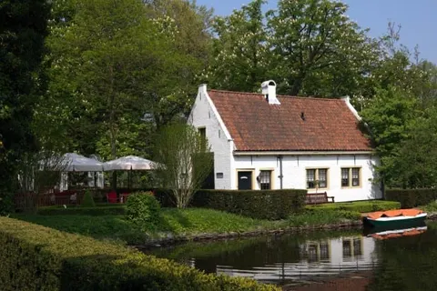 Het Kasteel van Rhoon - Het Koetshuys foto 1