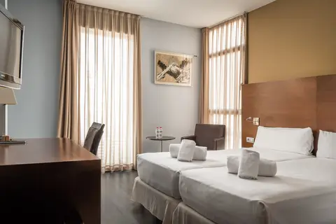 Hotel Madanis in L'hospitalet De Llobregat — foto 23