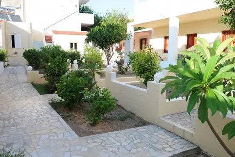Coliseum Studios & Apartments in Πεύκοι — foto 6
