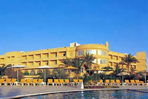 Sofitel Al Hamra Beach Resort in Al jazeera heritage village — foto 17