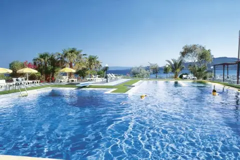 Clara Hotel Resort & Bungalows in Skoutaros, foto 14