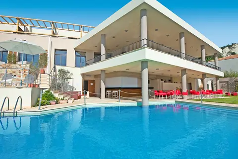 Kymi Palace in Αλιβέρι