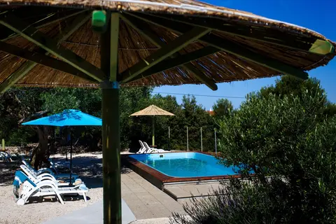 Waterman Beach Village camp & glamping in Supetar — foto 15