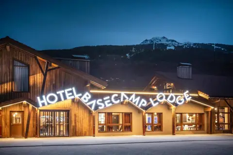 Base Camp Lodge Les Deux Alpes in Bourg-Saint-Maurice
