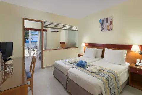 Avra Beach Resort in Ιαλυσός — foto 17