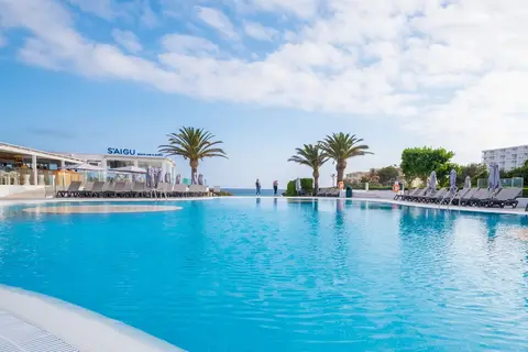 Fergus Style Carema Beach in Ciutadella