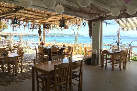 Vassilias Beach in Αχλαδιάς — foto 19