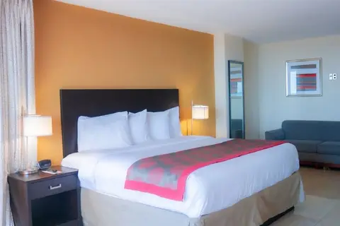 Ramada Plaza by Wyndham Marco Polo Beach Resort in Sunny Isles Beach, foto 12